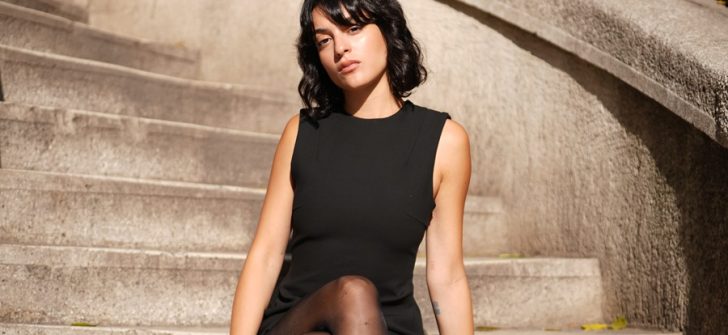 SENA ŞAHİN’DEN DUYGUSAL BİR SLOW POP