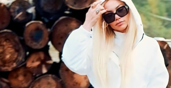 FULYA ÜNAL SAHNEDE GÜLLÜYÜ YAŞATIYORUM