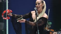 NİRAN ÜNSAL İZMİR’DE SESSİZLİĞİ BOZDU