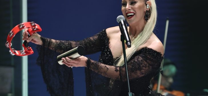 NİRAN ÜNSAL İZMİR’DE SESSİZLİĞİ BOZDU