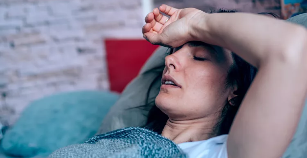 MEVSİM GEÇİŞLERİNDE ARTAN BAŞ AĞRILARINA DİKKAT