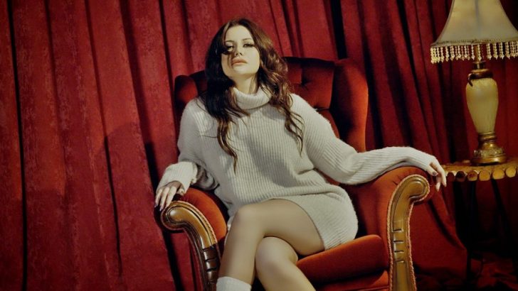 YELİZ AKYOL BEYOĞLU’NU BÜYÜLEDİ