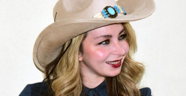 ATİKE’DEN 10 DİLDE 10 ŞARKI