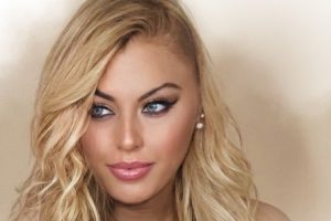 İLKAY ACAR’DAN YENİ TEKLİ