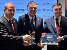 TÜMKİAD’A OXFORD’DA ‘YILIN STK ÖDÜLÜ’