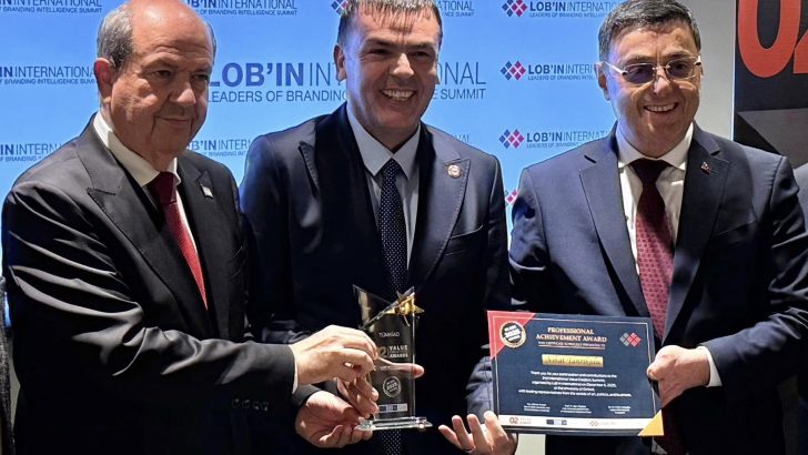 TÜMKİAD’A OXFORD’DA ‘YILIN STK ÖDÜLÜ’