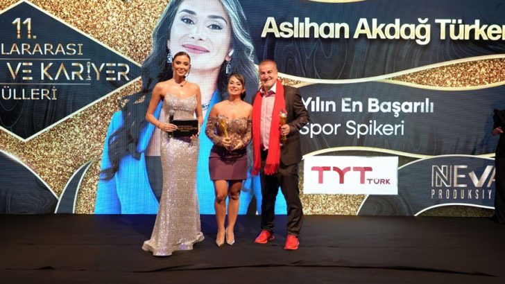 BURHAN AKDAĞ VE KIZI ASLIHAN AKDAĞ TÜRKER AYNI GECEDE ÖDÜL ALDI