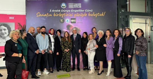 AVCILAR’DA ANLAMLI MODA BULUŞMASI: EMRULLAH KÖROĞLU’NDAN  26 ANNEYE ÖZEL TASARIM