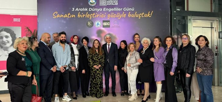 AVCILAR’DA ANLAMLI MODA BULUŞMASI: EMRULLAH KÖROĞLU’NDAN  26 ANNEYE ÖZEL TASARIM