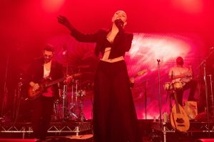 ZİYNET SALİ’DEN LONDRA’DA 25. YILA GÖRKEMLİ FİNAL