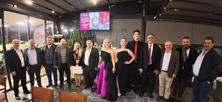 AYGÜL YÜRÜR HEM KİTABINI HEM ŞARKISINI TANITTI