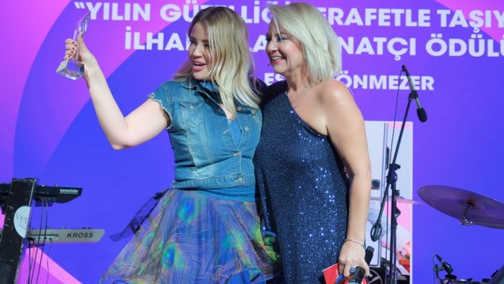 ESTETİK ÖDÜLLERİNDE ÜNLÜ AKINI