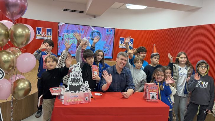 SAFTİRİK’İN YARATICISI JEFF KİNNEY, TÜRK HAYRANLARIYLA D&R’DA BULUŞTU