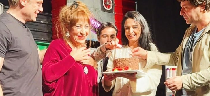 MELEK BAYKAL’A SAHNEDE SÜRPRİZ KUTLAMA