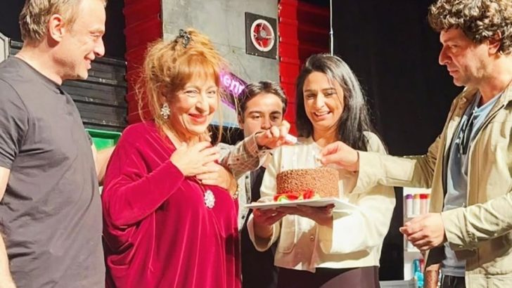 MELEK BAYKAL’A SAHNEDE SÜRPRİZ KUTLAMA