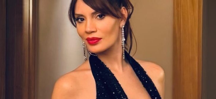 AYÇA VARLIER SAHNEDE ADETA KASIRGA ESTİRDİ