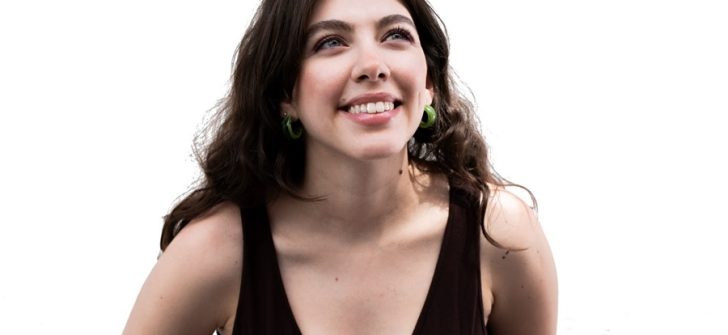 WHAT’S UP ŞARKISINI YENİDEN YORUMLADI