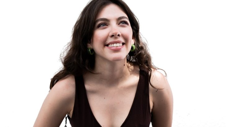 WHAT’S UP ŞARKISINI YENİDEN YORUMLADI