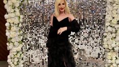 ZARAFETİ VE ŞIKLIĞIYLA TÜM DİKKATLERİ ÜZERİNE ÇEKTİ