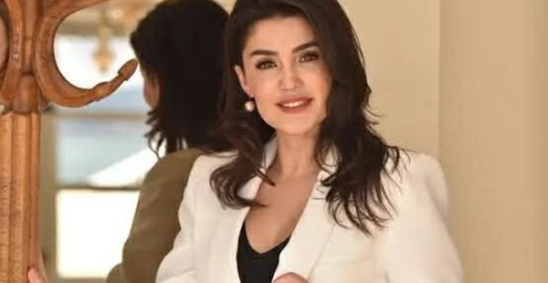 ESRA ÖZTÜRK’TEN TÜRKİYE’DE BİR İLK:  ARABESK, DİJİTAL ÇAĞA MASHUP’LA TAŞINDI