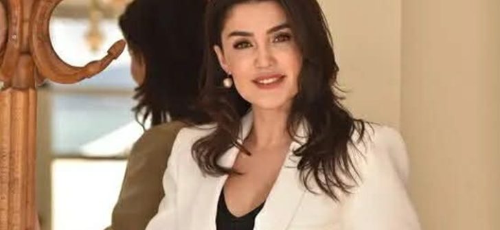 ESRA ÖZTÜRK’TEN TÜRKİYE’DE BİR İLK:  ARABESK, DİJİTAL ÇAĞA MASHUP’LA TAŞINDI