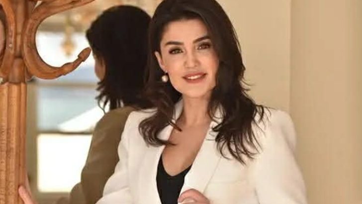 ESRA ÖZTÜRK’TEN TÜRKİYE’DE BİR İLK:  ARABESK, DİJİTAL ÇAĞA MASHUP’LA TAŞINDI