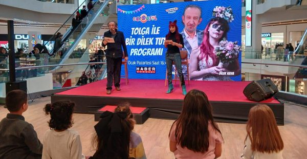 ÜNLÜ İSİMLER ÖĞRENCİLERLE BULUŞTU