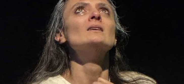 HEYKELE FISILDAYAN KADIN İZMİR’DE SAHNEYE ÇIKIYOR