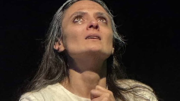 HEYKELE FISILDAYAN KADIN İZMİR’DE SAHNEYE ÇIKIYOR