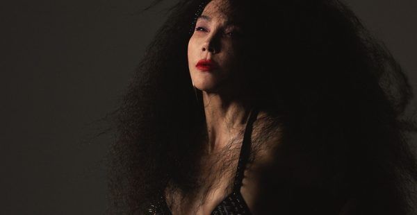 HANDE BİZİ SEZEN’E GÖTÜR