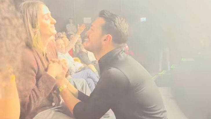 BERKAY KONSERİNDE DUYGULANDIRAN ANLAR