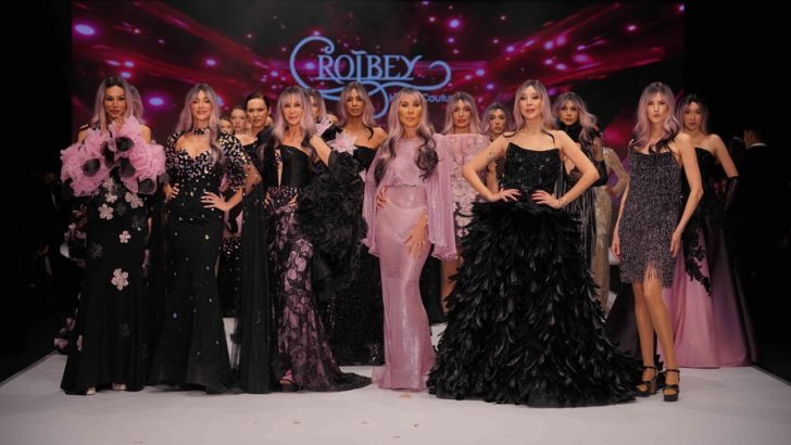 GALA DEFİLESİNDE YILDIZLAR GEÇİDİ