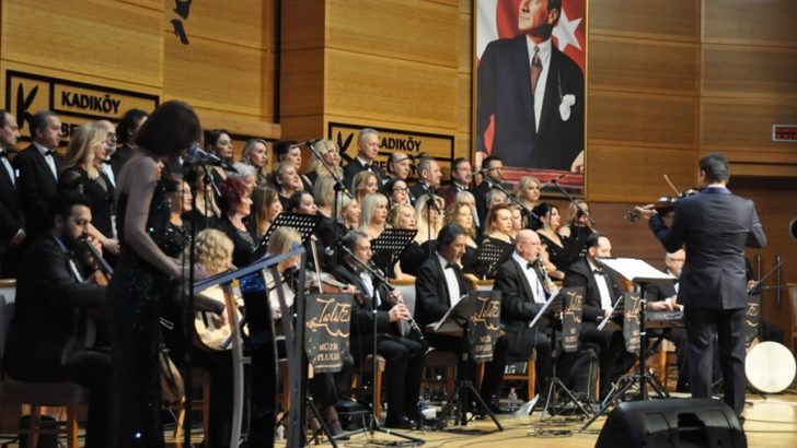 MUAZZEZ ABACI ŞARKILARIYLA ANILDI