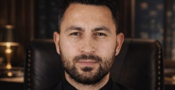 İSİMSİZ YÜZLERİ YILDIZ YAPMAK BENİM İŞİM