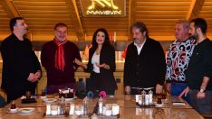 ESRA ÖZTÜRK’TEN SANAT VE DOSTLUKLA ÖRÜLÜ ÖZEL BULUŞMA