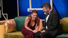 KAÇ PARA Bİ FÖN? OYUNU PRÖMİYERDE AYAKTA ALKIŞLANDI