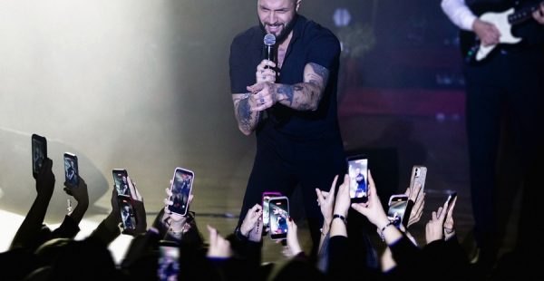 BERKAY’DAN SAHNEDEYKEN DUYGUSAL VEDA