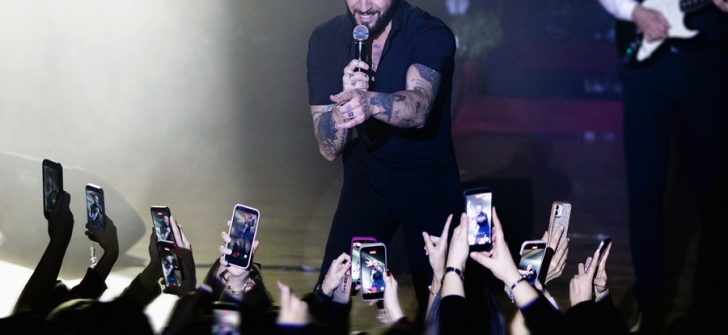 BERKAY’DAN SAHNEDEYKEN DUYGUSAL VEDA