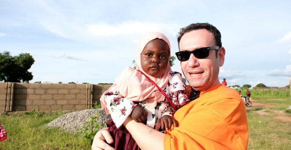 ÖZGÜR ARAS’TAN AFRİKA’YA UMUT TAŞIYAN YOLCULUK