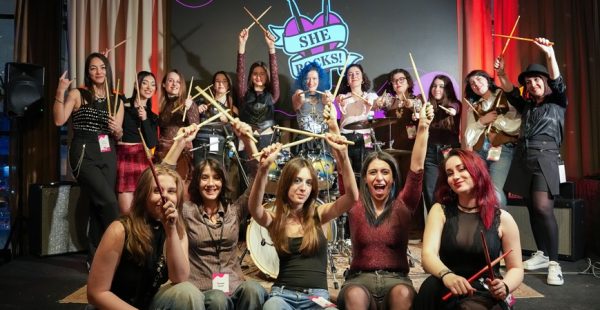 TÜRKİYE’DE BİR İLK: ON BEŞ KADIN BATERİST SAHNEDE BULUŞTU