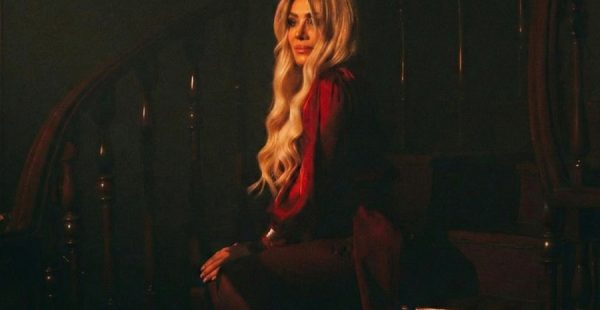 ZÜMRA’DAN ETNİK VE CESUR BİR ÇIKIŞ