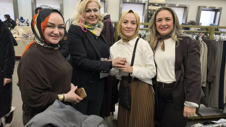 BAŞARILI ERKEĞİN ARKASINDAKİ KADIN