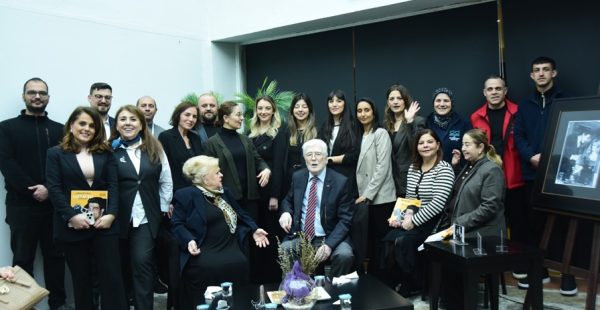 İZZET GÜNAY SERGİSİ VE NEŞE KARABÖCEK SÜRPRİZİ