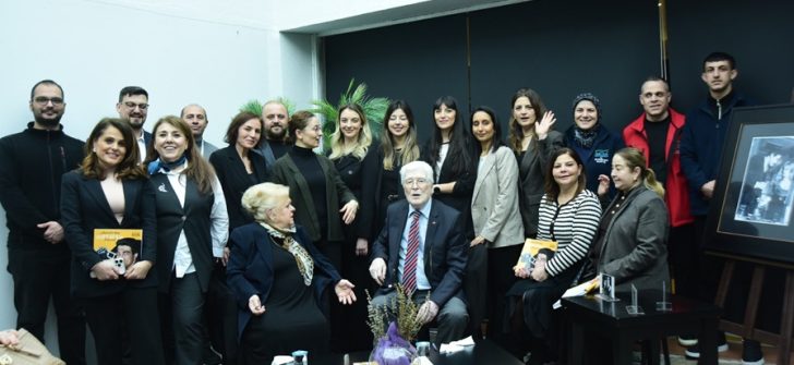 İZZET GÜNAY SERGİSİ VE NEŞE KARABÖCEK SÜRPRİZİ