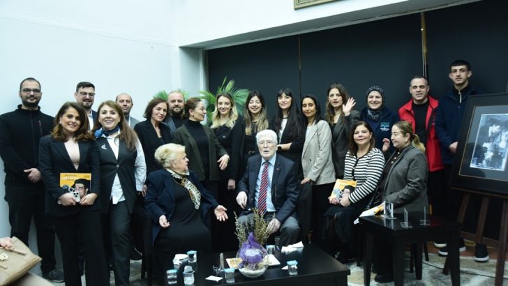 İZZET GÜNAY SERGİSİ VE NEŞE KARABÖCEK SÜRPRİZİ