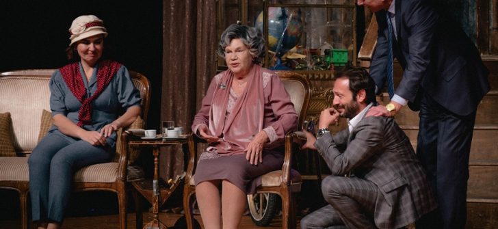 NEVRA SEREZLİ’NİN TİYATROYA DÖNDÜĞÜ 11 ÖDÜLLÜ