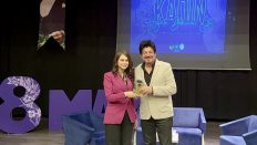 KADINLAR GÜNÜNE HALAYLI KUTLAMA