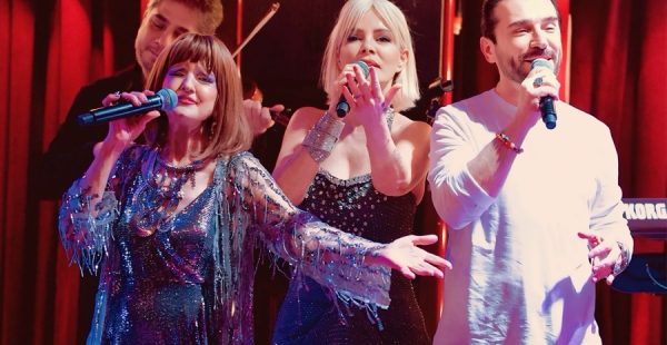 ÖMÜR GEDİK VE GÜLDEN KARABÖCEK SAHNEYİ SALLADI