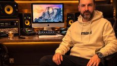 DÖRT AYLIK SESSİZLİĞİNİ İKİ ŞARKIYLA BOZDU