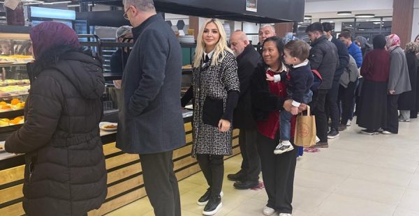 MERVE MERMER VE ASLAN BEBEK’DEN İFTAR YEMEĞİ